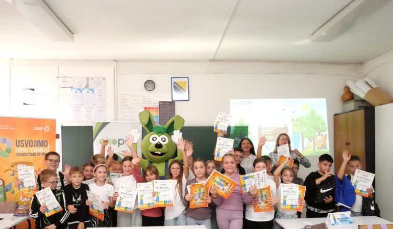 Učenici u Gradačcu učili o reciklaži ambalažnog otpada kroz edukaciju Ekopaka i CETAP-a