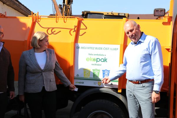 U općini Vitez izvršena primopredaja vozila za prikupljanje ambalažnog otpada