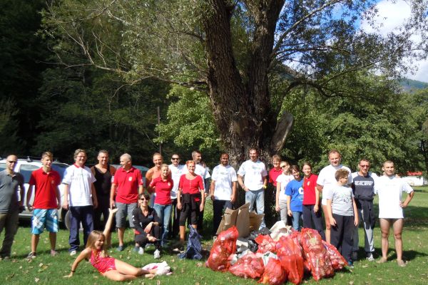 Ronioci ronilačkog kluba Bosna u akciji čišćenja Boračkog jezera