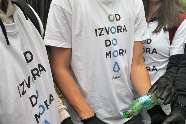 Coca-Colin projekat ''Od izvora do mora'' danas angažovao učesnike u akcijama čišćenja u Gradu Bihaću i Nacionalnom parku Una
