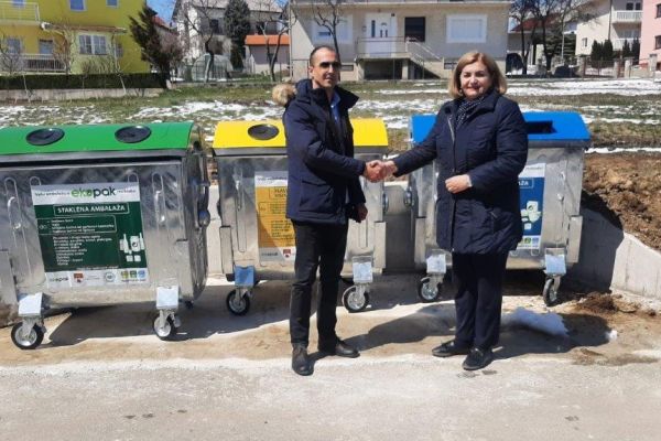 Ekopak uručio Tomislavgradu 20 kontejnera za sortiranje ambalažnog otpada